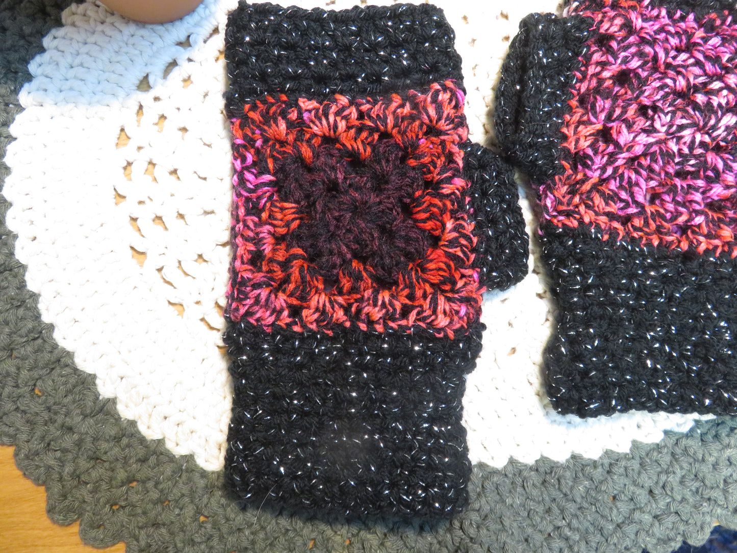 Granny square fingerless gloves